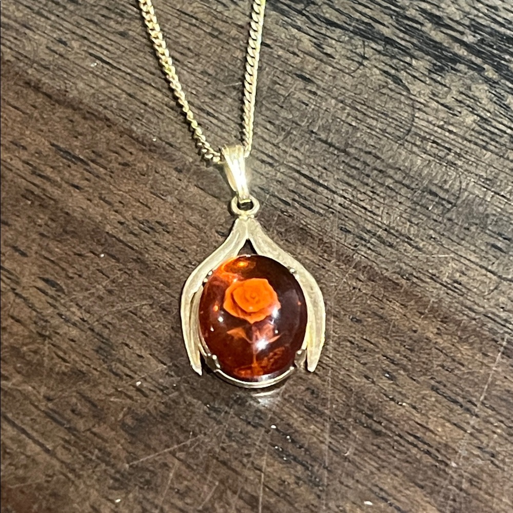 Vintage gold tone chain necklace with amber colored stone white flower